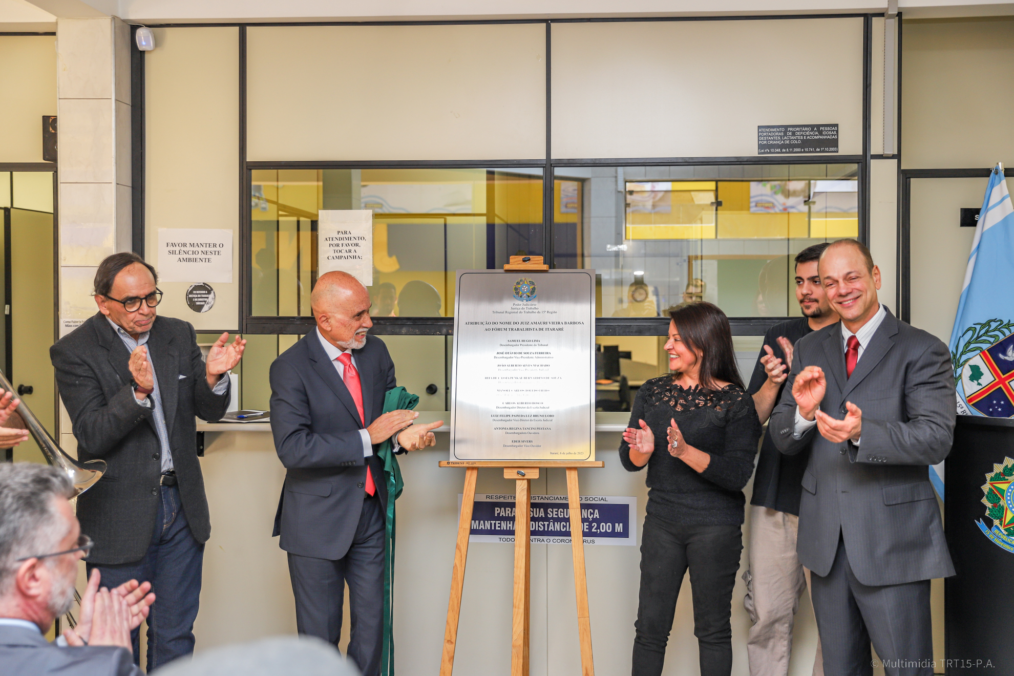  homenagem ft de itarare ganha nome do juiz amauri vieira barbosa placa